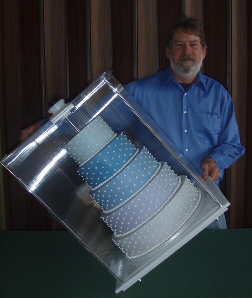 Wedding Cake Delivery Device Prevents Three Tier Tumbles